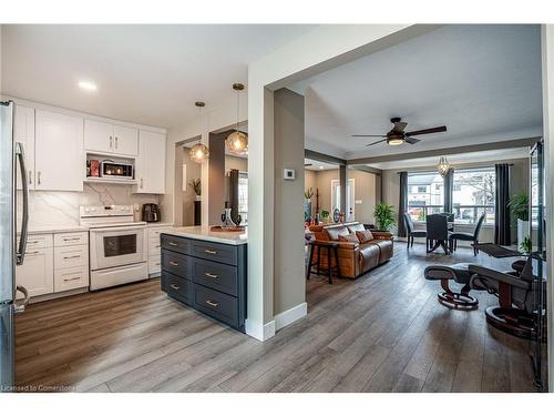 752 Beach Boulevard, Hamilton, ON - Indoor Photo Showing Kitchen