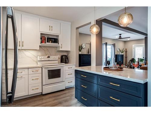 752 Beach Boulevard, Hamilton, ON - Indoor Photo Showing Kitchen