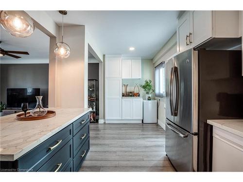 752 Beach Boulevard, Hamilton, ON - Indoor Photo Showing Kitchen