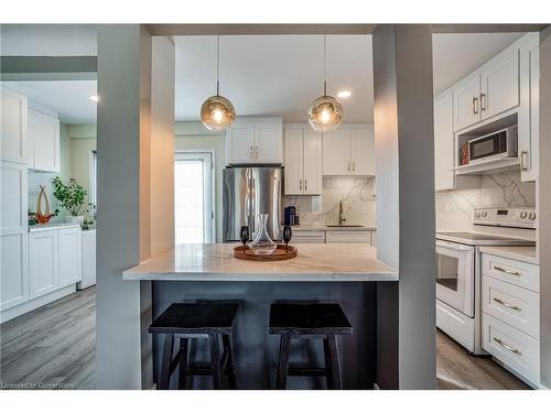 752 Beach Boulevard, Hamilton, ON - Indoor Photo Showing Kitchen With Upgraded Kitchen