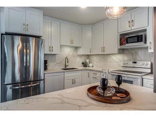 752 Beach Boulevard, Hamilton, ON - Indoor Photo Showing Kitchen With Upgraded Kitchen