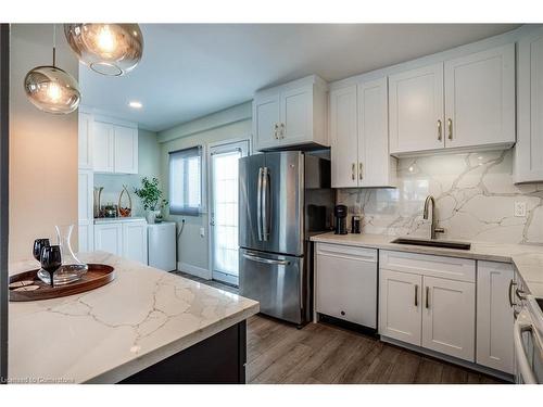 752 Beach Boulevard, Hamilton, ON - Indoor Photo Showing Kitchen