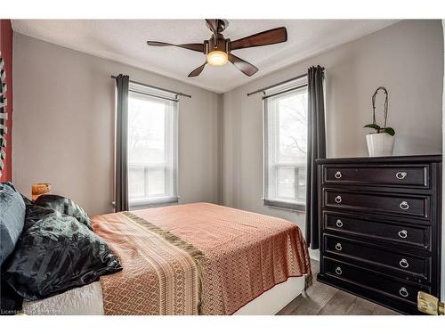 752 Beach Boulevard, Hamilton, ON - Indoor Photo Showing Bedroom