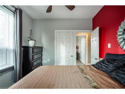 752 Beach Boulevard, Hamilton, ON - Indoor Photo Showing Bedroom