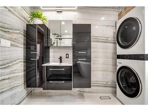 752 Beach Boulevard, Hamilton, ON - Indoor Photo Showing Laundry Room