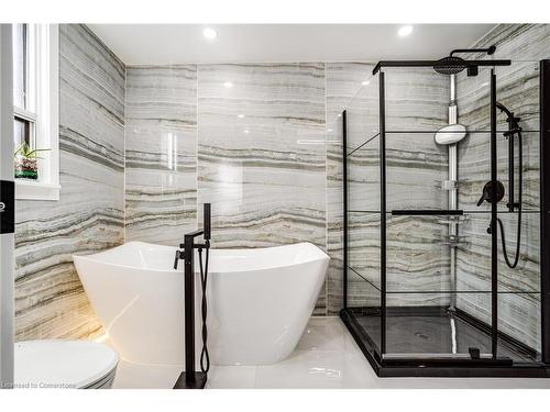 752 Beach Boulevard, Hamilton, ON - Indoor Photo Showing Bathroom