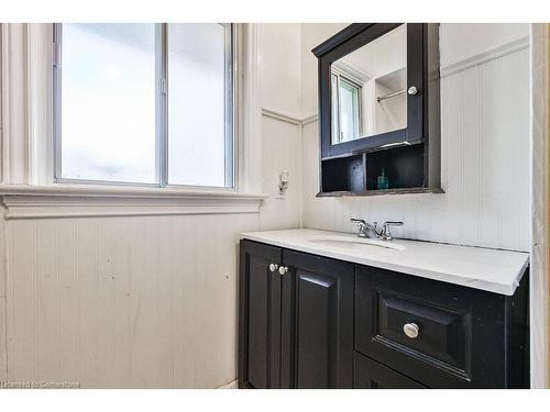 1235 Old River Road, Mississauga, ON - Indoor Photo Showing Bathroom