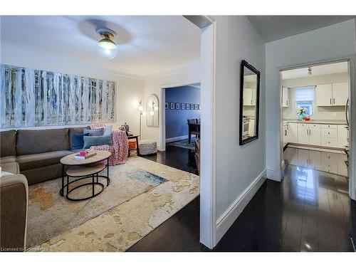 45 Robins Avenue, Hamilton, ON - Indoor Photo Showing Living Room