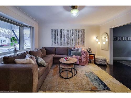 45 Robins Avenue, Hamilton, ON - Indoor Photo Showing Living Room