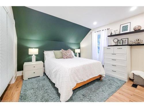 45 Robins Avenue, Hamilton, ON - Indoor Photo Showing Bedroom