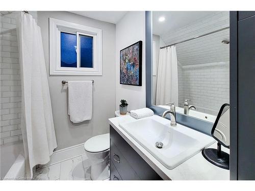 45 Robins Avenue, Hamilton, ON - Indoor Photo Showing Bathroom