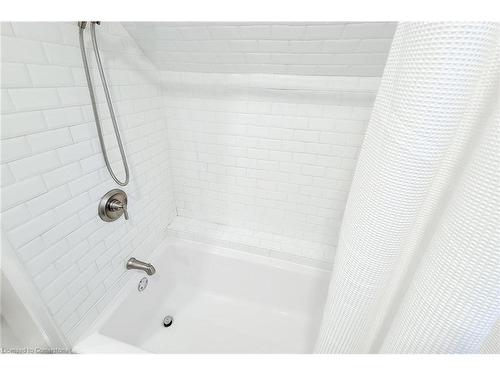 45 Robins Avenue, Hamilton, ON - Indoor Photo Showing Bathroom