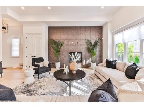 3 Arbourvale Common, St. Catharines, ON - Indoor Photo Showing Living Room