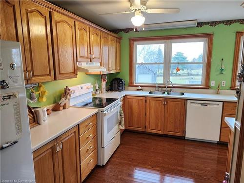 1164 Killarney Bay Road, Kawartha Lakes, ON - Indoor Photo Showing Kitchen With Double Sink