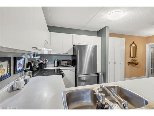 213-2030 Cleaver Avenue, Burlington, ON - Indoor Photo Showing Kitchen With Double Sink