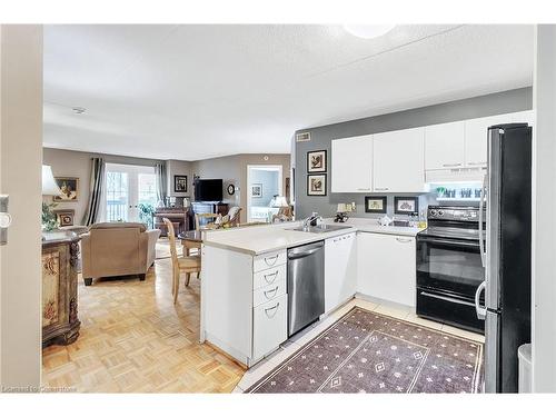 213-2030 Cleaver Avenue, Burlington, ON - Indoor Photo Showing Kitchen