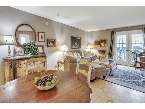 213-2030 Cleaver Avenue, Burlington, ON - Indoor Photo Showing Living Room