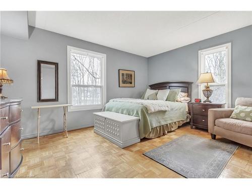 213-2030 Cleaver Avenue, Burlington, ON - Indoor Photo Showing Bedroom