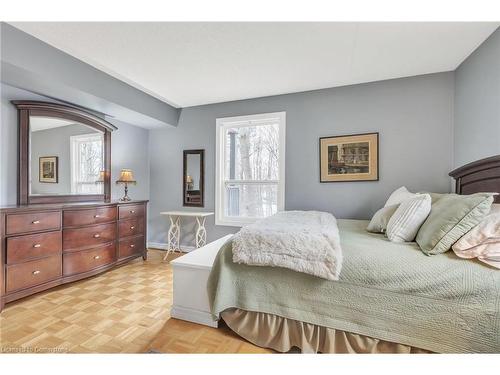 213-2030 Cleaver Avenue, Burlington, ON - Indoor Photo Showing Bedroom