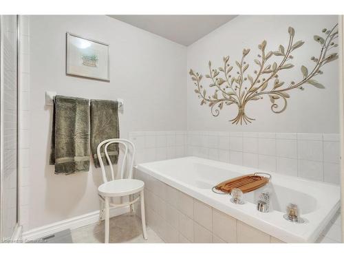 213-2030 Cleaver Avenue, Burlington, ON - Indoor Photo Showing Bathroom