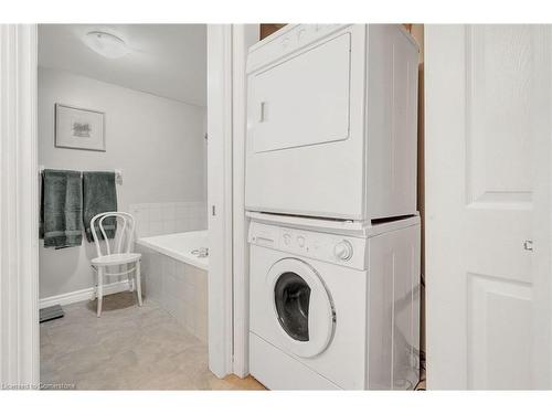 213-2030 Cleaver Avenue, Burlington, ON - Indoor Photo Showing Laundry Room