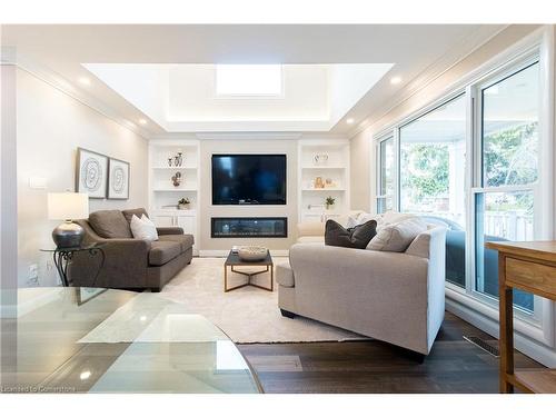 516 Mayzel Road, Burlington, ON - Indoor Photo Showing Living Room