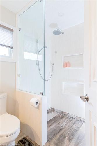 516 Mayzel Road, Burlington, ON - Indoor Photo Showing Bathroom