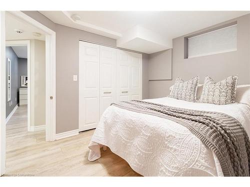 516 Mayzel Road, Burlington, ON - Indoor Photo Showing Bedroom