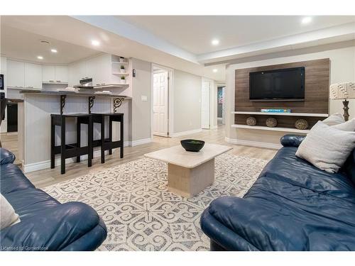 516 Mayzel Road, Burlington, ON - Indoor Photo Showing Living Room