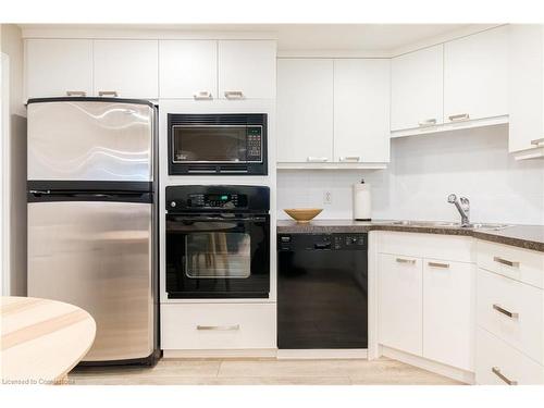 516 Mayzel Road, Burlington, ON - Indoor Photo Showing Kitchen With Upgraded Kitchen