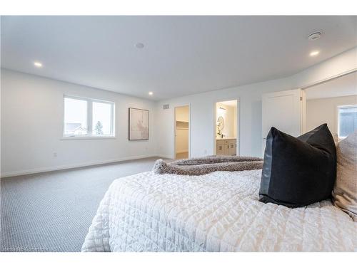 117 Whitefish Crescent, Stoney Creek, ON - Indoor Photo Showing Bedroom