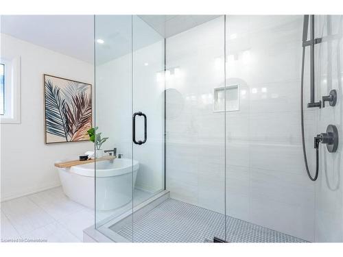 117 Whitefish Crescent, Stoney Creek, ON - Indoor Photo Showing Bathroom