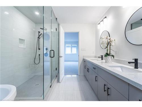 117 Whitefish Crescent, Stoney Creek, ON - Indoor Photo Showing Bathroom