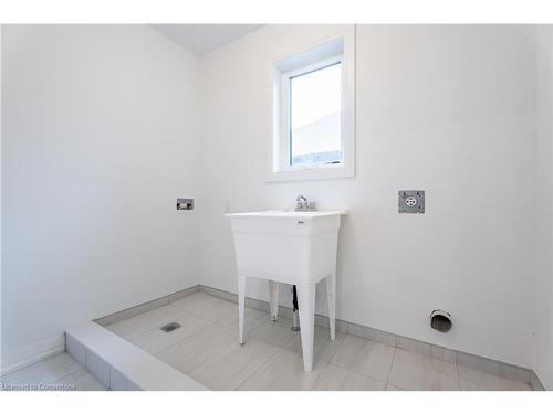 117 Whitefish Crescent, Stoney Creek, ON - Indoor Photo Showing Bathroom