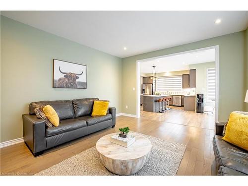 50 Fleming Crescent, Caledonia, ON - Indoor Photo Showing Living Room