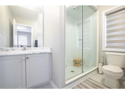 50 Fleming Crescent, Caledonia, ON - Indoor Photo Showing Bathroom