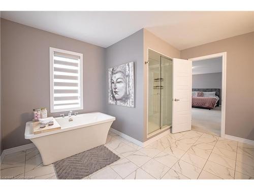 50 Fleming Crescent, Caledonia, ON - Indoor Photo Showing Bathroom