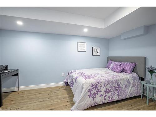 50 Fleming Crescent, Caledonia, ON - Indoor Photo Showing Bedroom