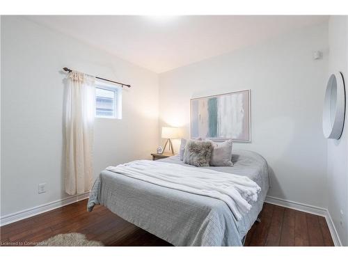 86 Welland Avenue, St. Catharines, ON - Indoor Photo Showing Bedroom