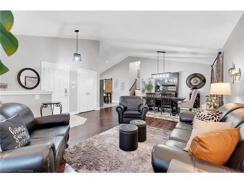 5817 Ironwood Street, Niagara Falls, ON - Indoor Photo Showing Living Room