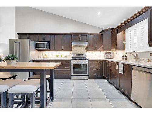 5817 Ironwood Street, Niagara Falls, ON - Indoor Photo Showing Kitchen