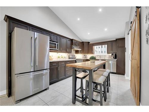 5817 Ironwood Street, Niagara Falls, ON - Indoor Photo Showing Kitchen