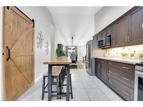 5817 Ironwood Street, Niagara Falls, ON - Indoor Photo Showing Kitchen