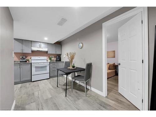 5817 Ironwood Street, Niagara Falls, ON - Indoor Photo Showing Kitchen