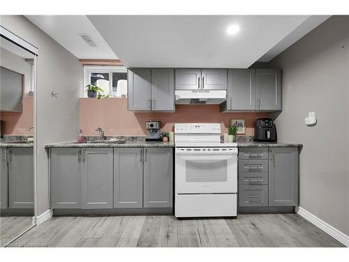 5817 Ironwood Street, Niagara Falls, ON - Indoor Photo Showing Kitchen