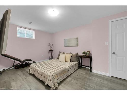 5817 Ironwood Street, Niagara Falls, ON - Indoor Photo Showing Bedroom