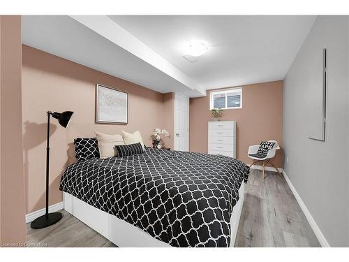 5817 Ironwood Street, Niagara Falls, ON - Indoor Photo Showing Bedroom