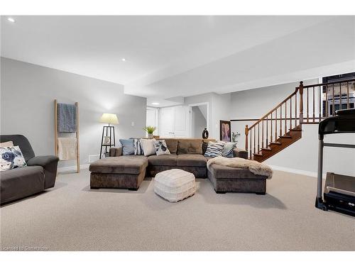 5817 Ironwood Street, Niagara Falls, ON - Indoor Photo Showing Living Room