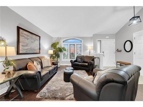 5817 Ironwood Street, Niagara Falls, ON - Indoor Photo Showing Living Room