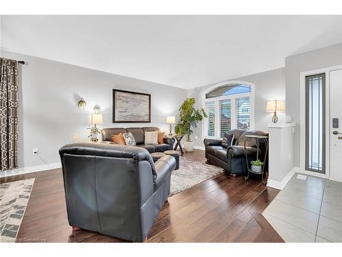 5817 Ironwood Street, Niagara Falls, ON - Indoor Photo Showing Living Room